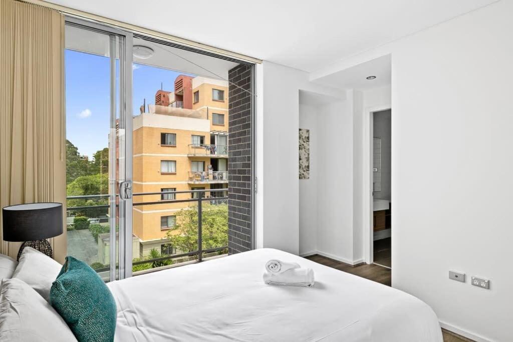 2br In Strathfield Sleeps 6 *