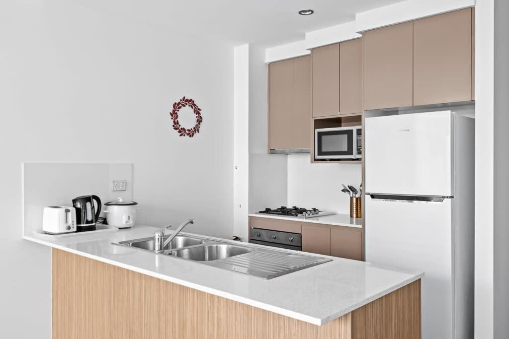 2br In Strathfield Sleeps 6 *