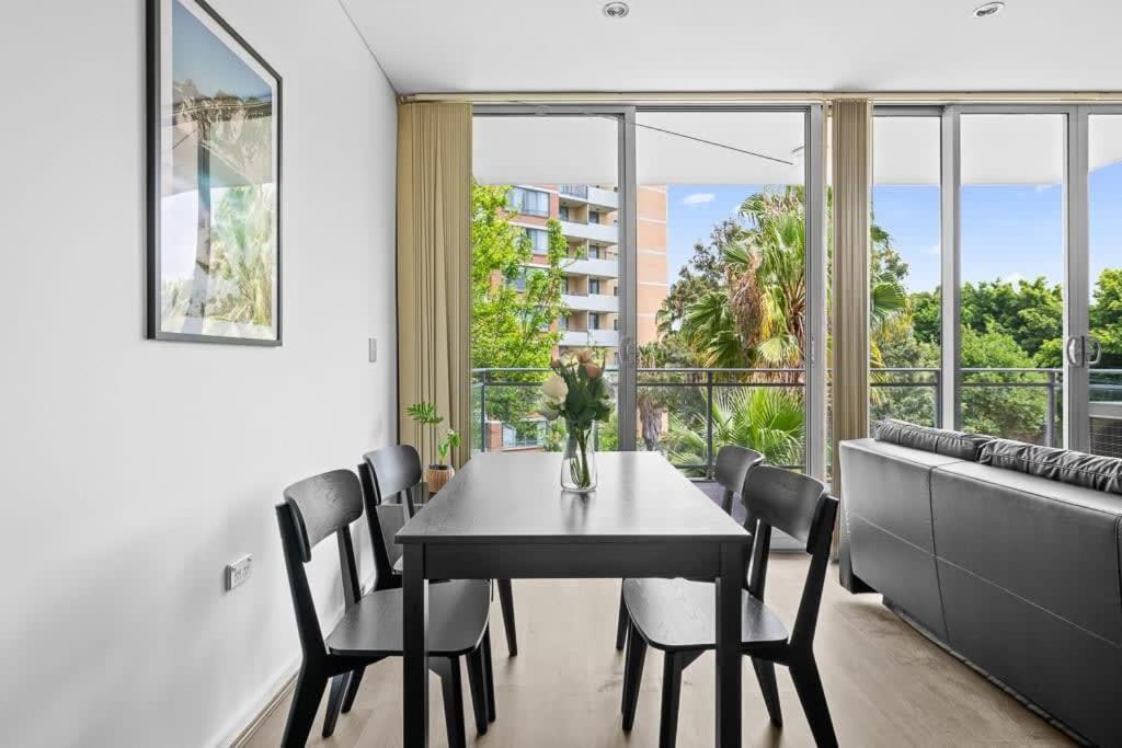 2br In Strathfield Sleeps 6 Apartment